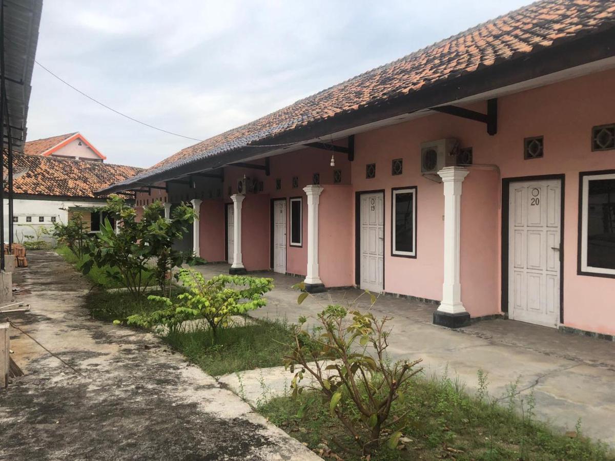 Hotel Arjuna Baturaja  Екстер'єр фото