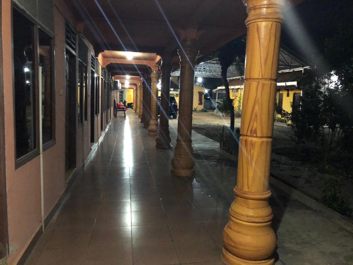 Hotel Arjuna Baturaja  Екстер'єр фото